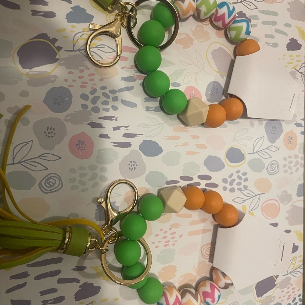 Key chain wristlet